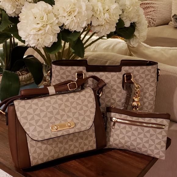 Tote Handbag and Cosmetic Pouch Travel Set - Picture 8 of 8